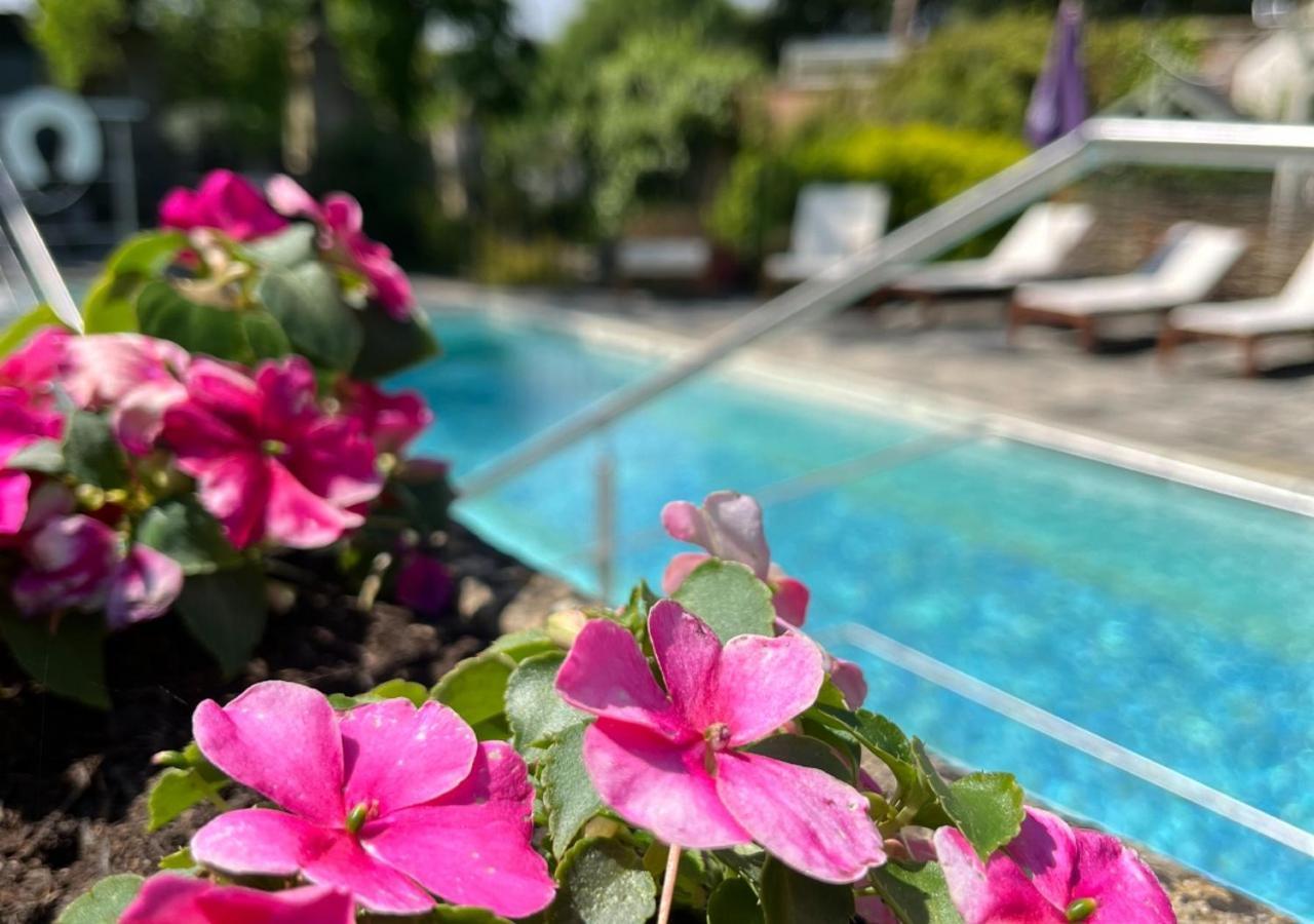 סטראוד Burleigh Court Hotel מראה חיצוני תמונה